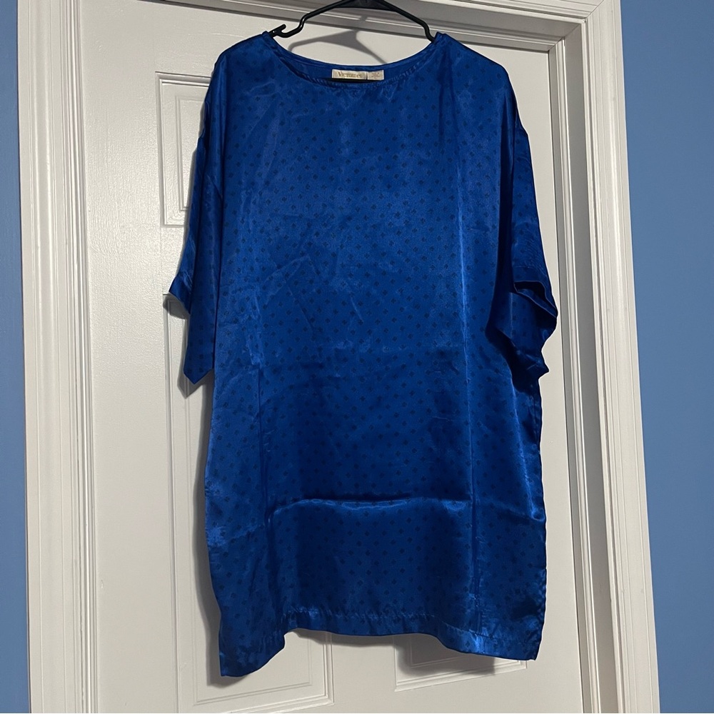 Vintage Victoria’s Secret gold label large blue patterned night shirt pajama top